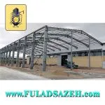 سوله ساخته شده به رنگ طوسی، جرثقیل دار.